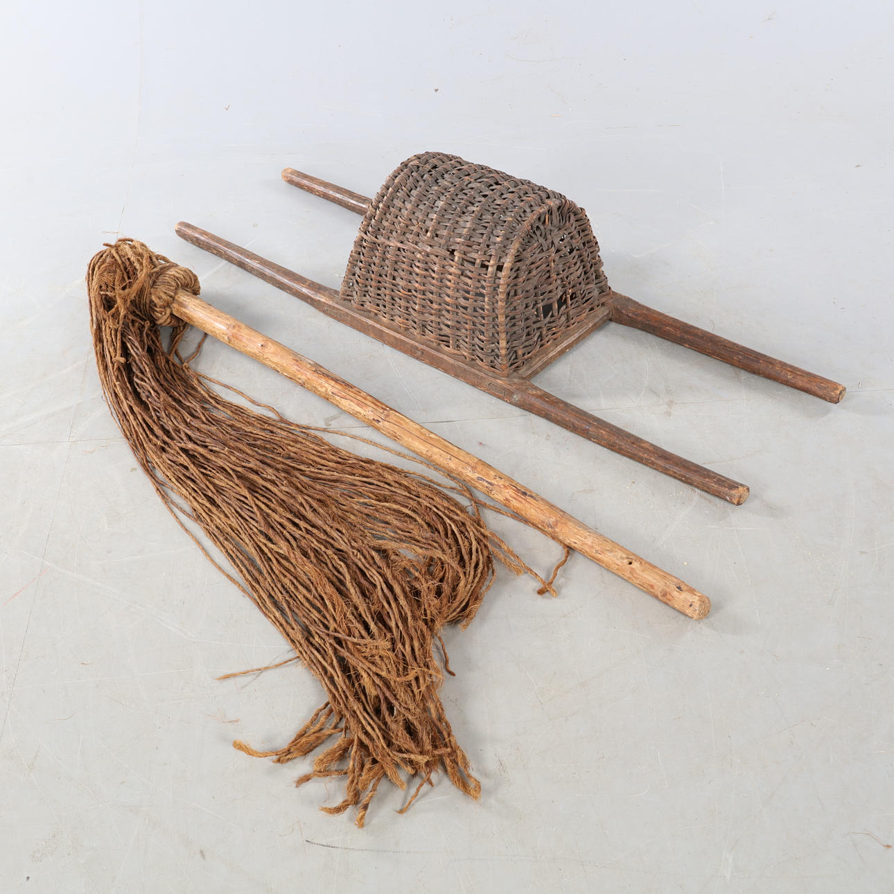 FEUERBESEN und KORB, einfacher Mann.