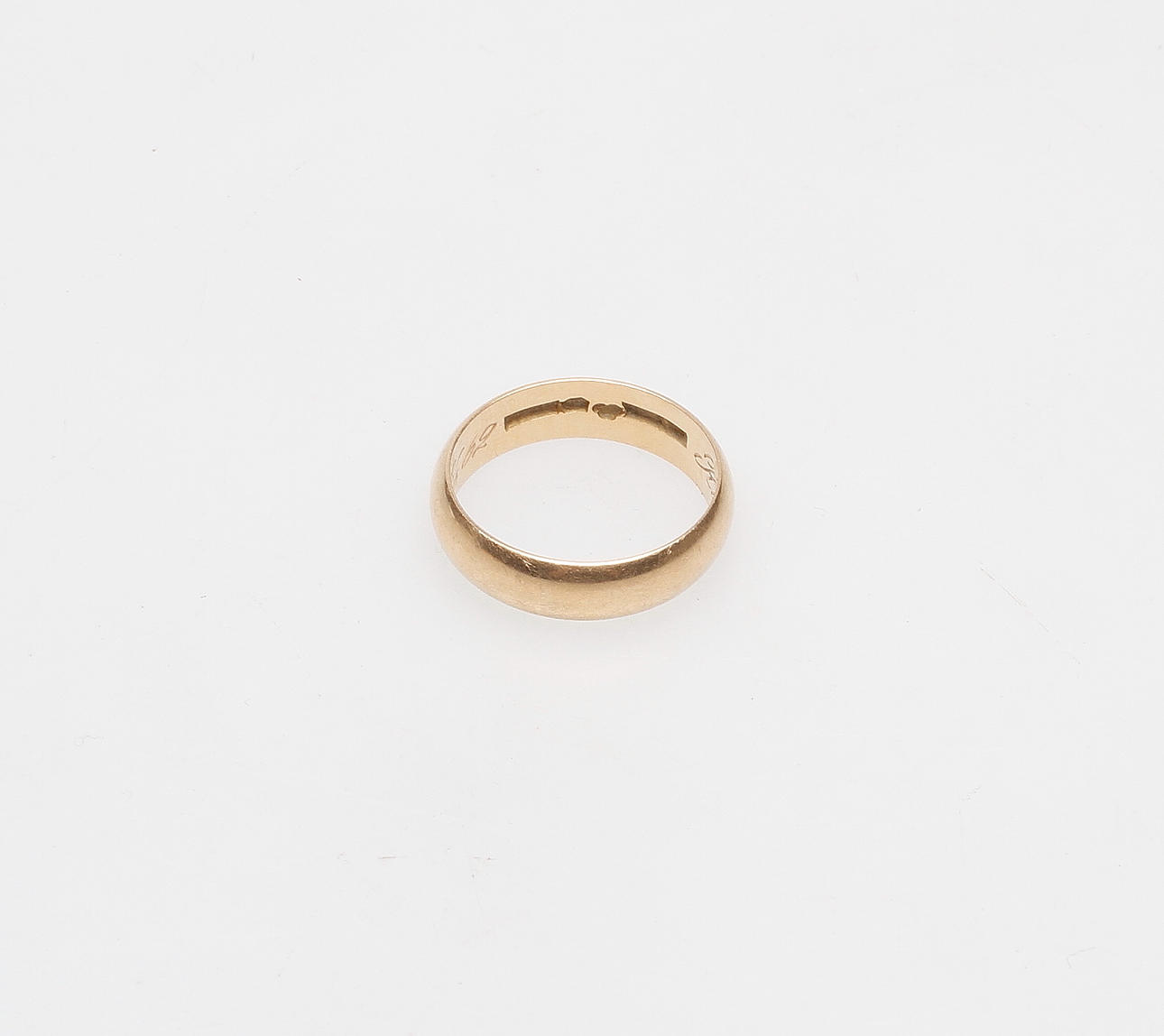 RING, 18k guld, vikt ca 4,1 gram.