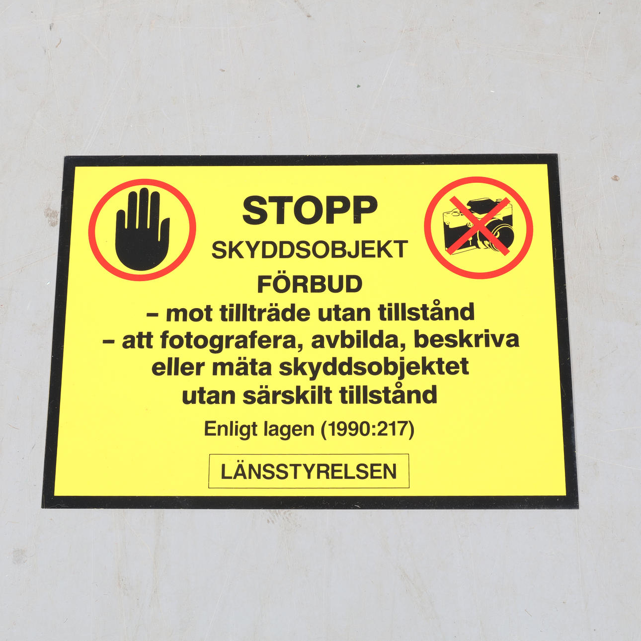 SKYLTAR, 4 st ,"Skyltar varning skyddsobjekt".