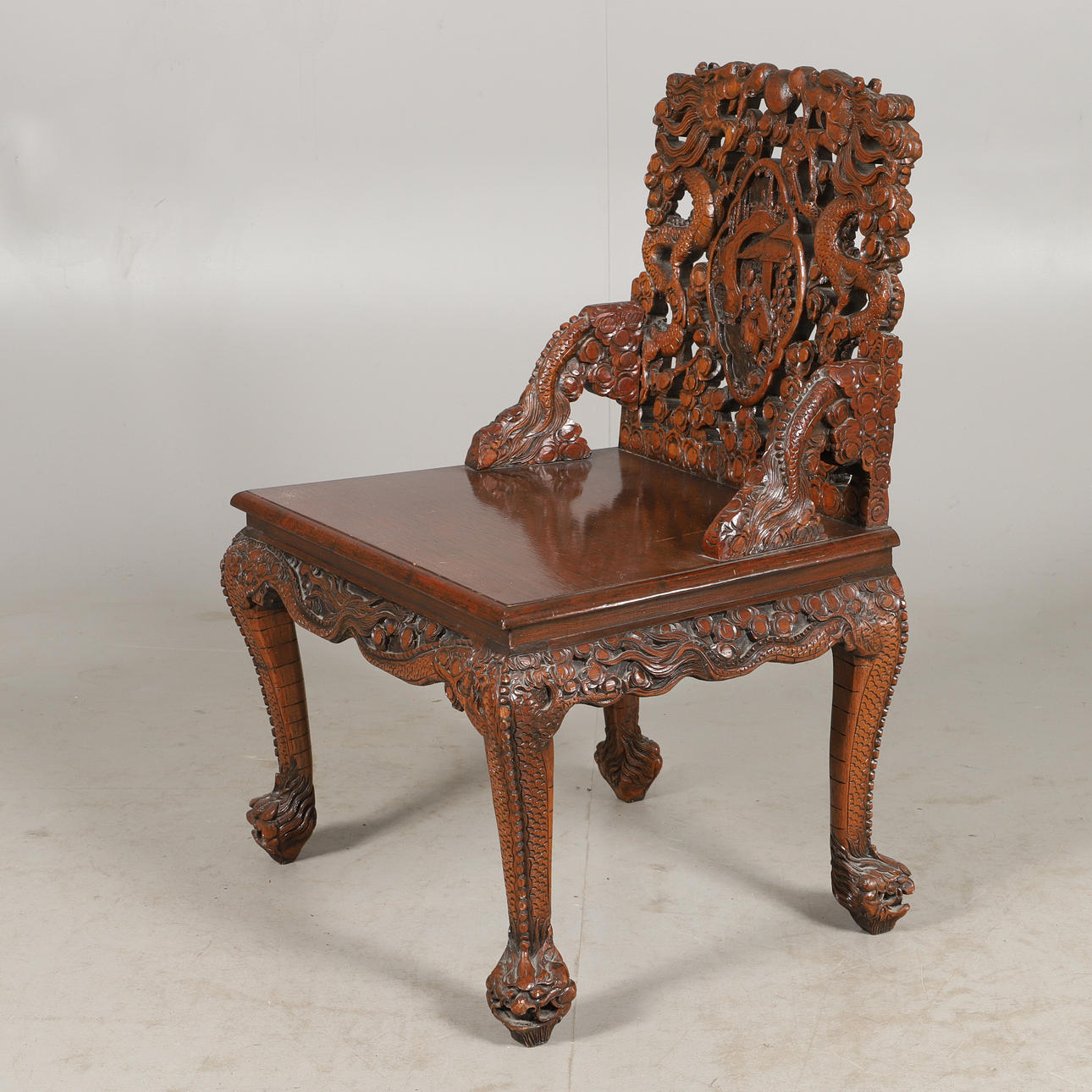 Stuhl, Holz geschnitzt, Asien.