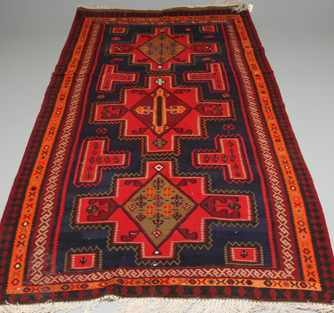 MATTA, Kelim, ca 300 x 180 cm.