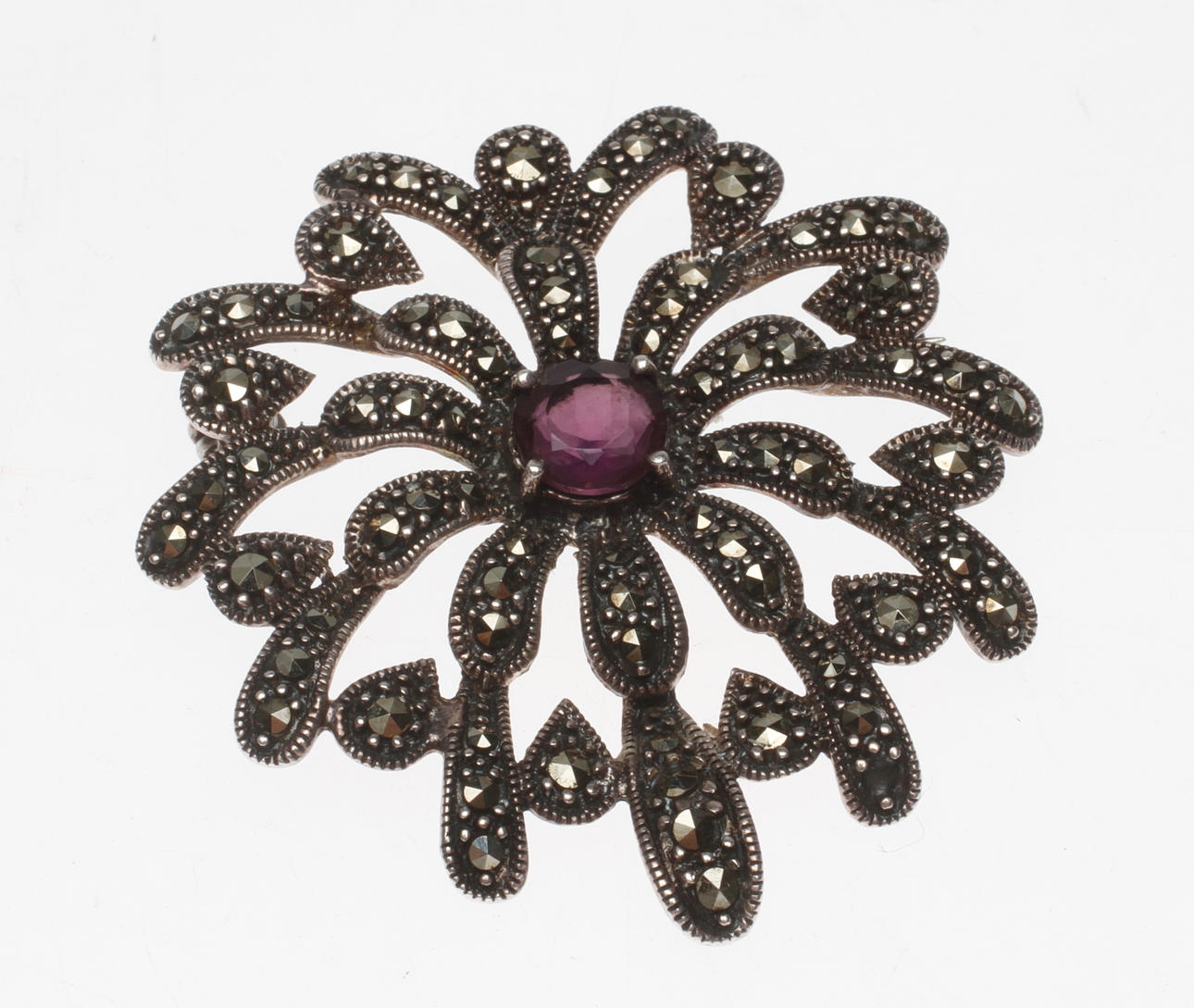 BROSCH, silver med lila sten och markasiter, 1900-tal.