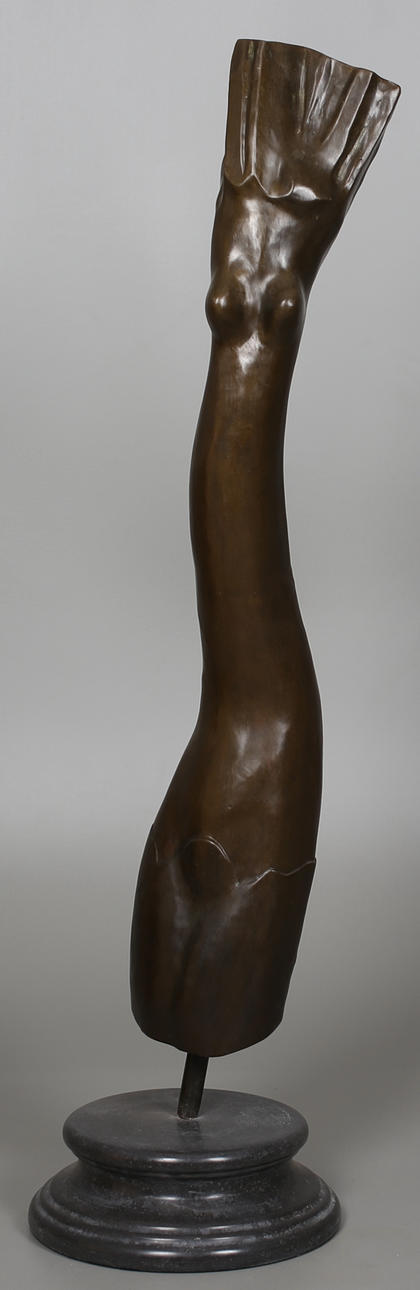 OKÄND KONSTNÄR. Kvinnlig modell. Brons. Osignerad.