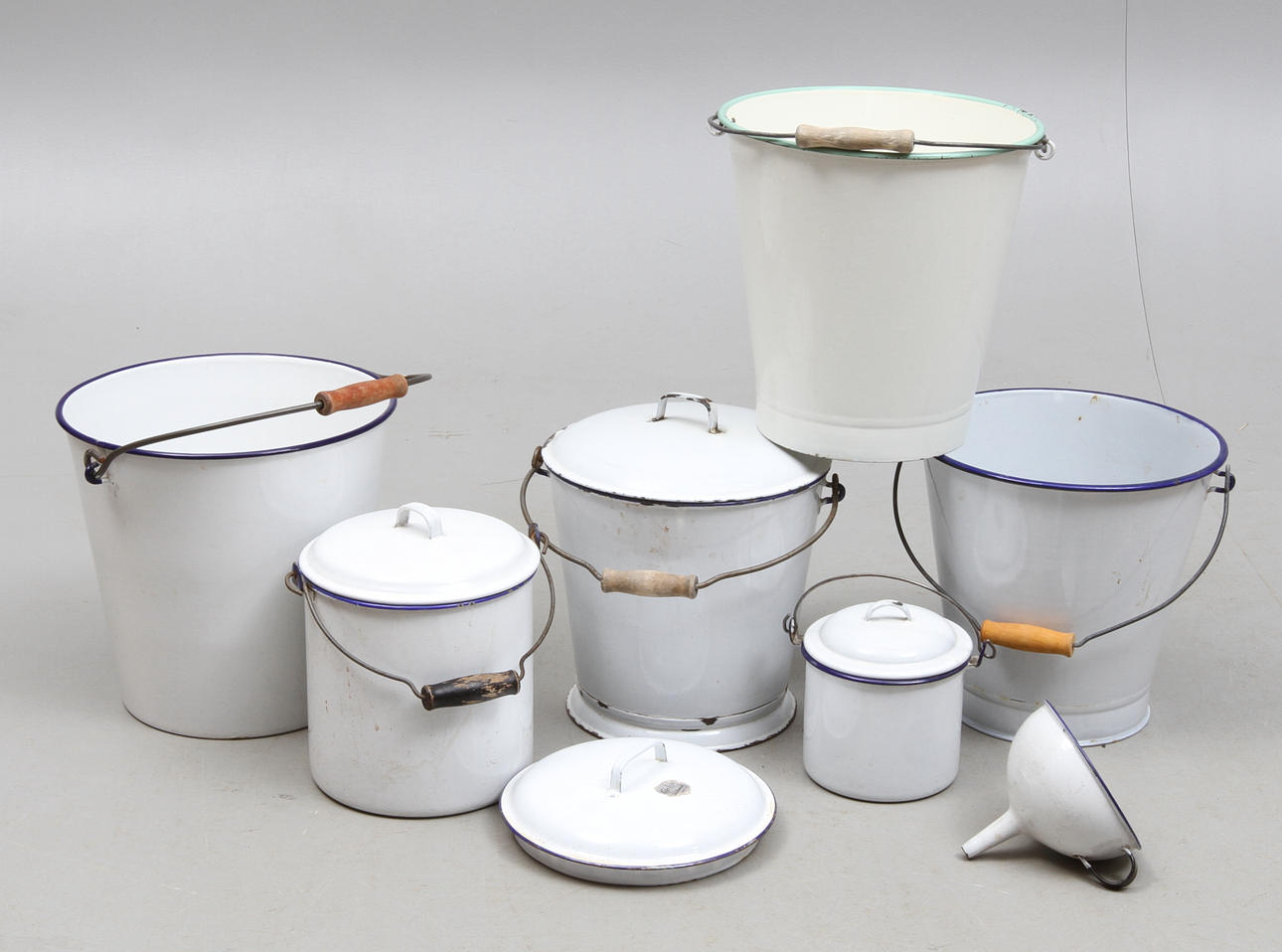 PARTI EMALJ, bland annat Kockum samt Carl Lund Stålemaljs.