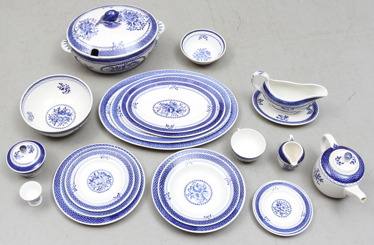 SERVISDELAR, ca 90 delar, Eremitage Köpenhamn.