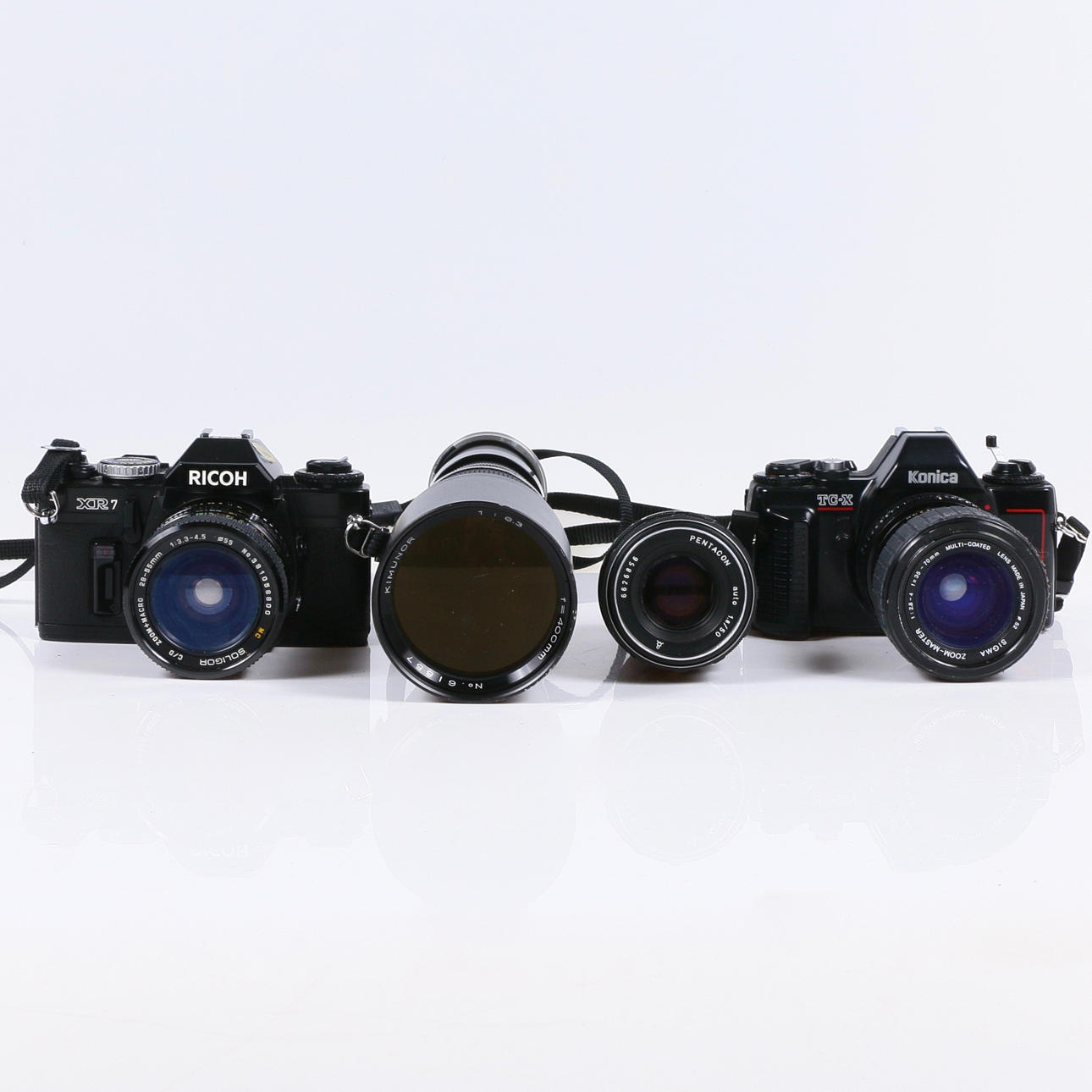 KAMERAS und Objektive, 4 Teile, Ricoh, Konica, Soligor und Sigma.