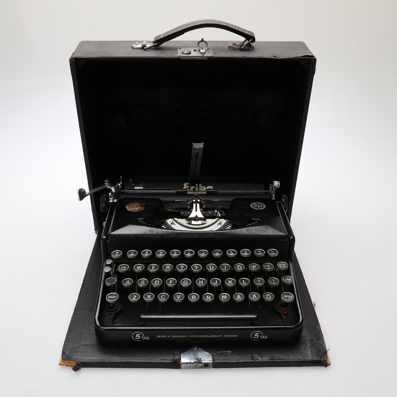 WRITING MACHINE, "Erika", A. G. form Seidel & Neumann, Dresden.