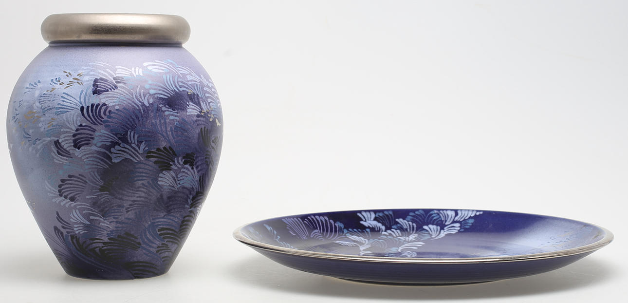 FAT och KRUKA med silverkant i keramik, signerade Eva och Olof Paradis.