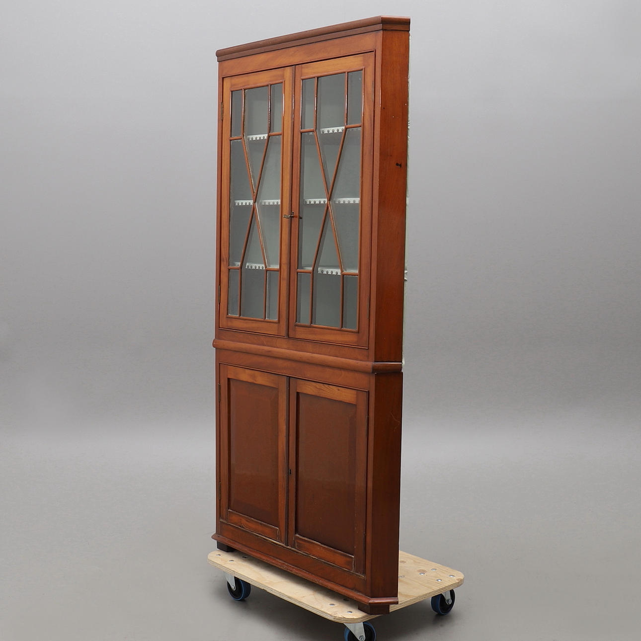 HJØRNE GLASSKAB, mahogni.