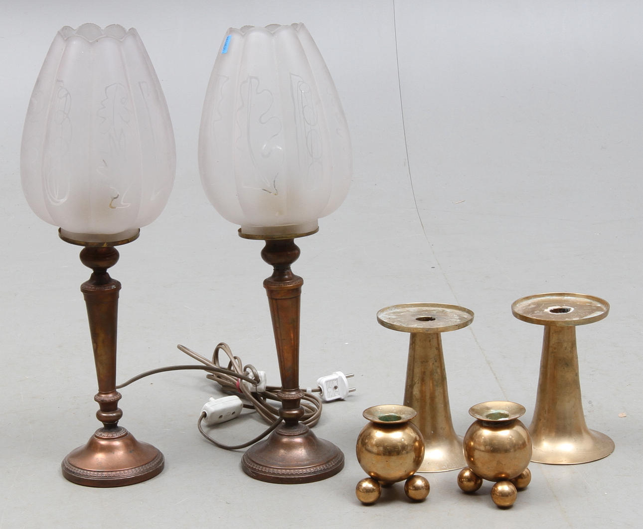 LJUSSTAKAR, två par, BORDSLAMPOR, ett par, 1900-tal.