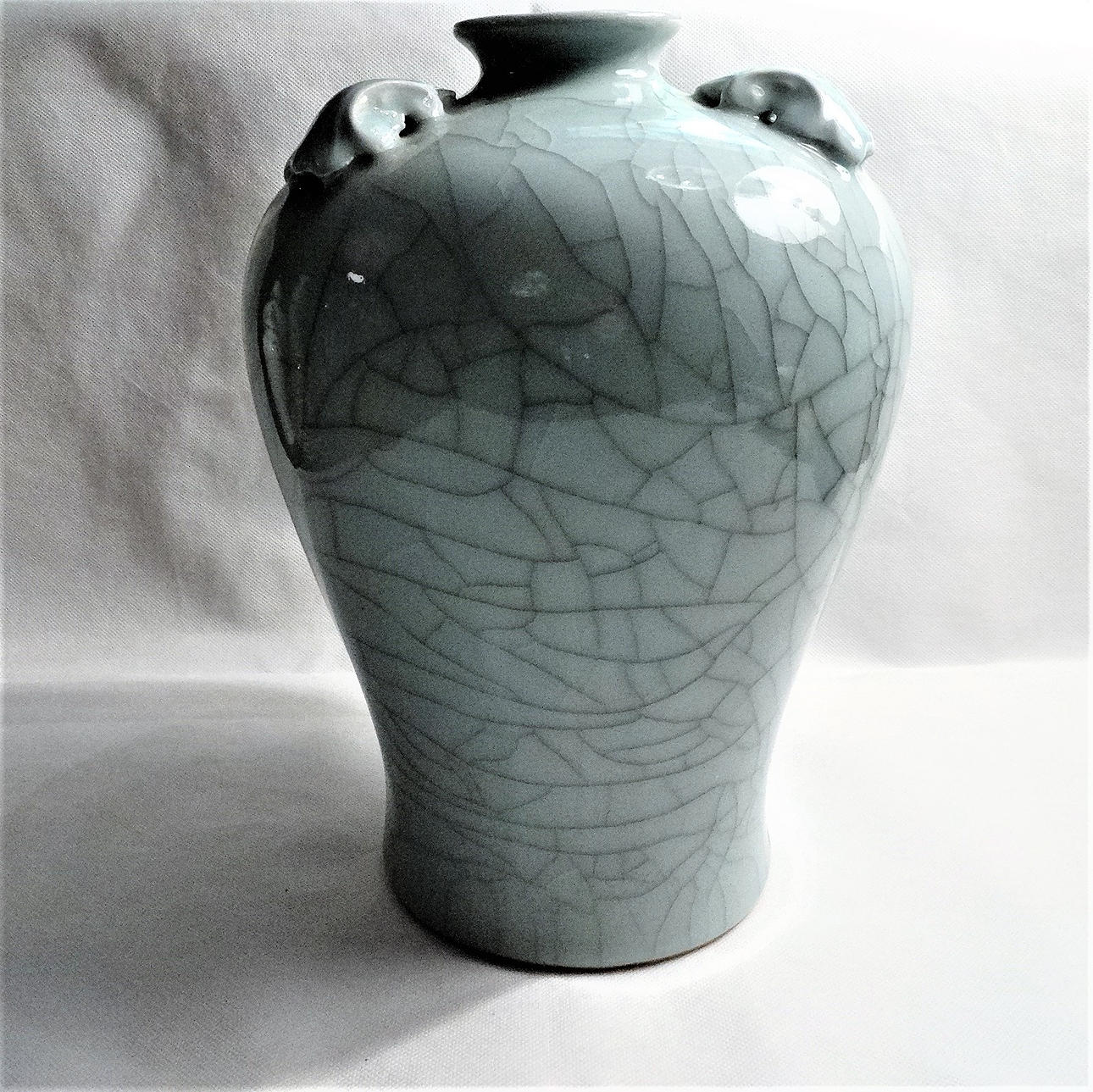 JARRON, en estilo celadón, China, 20. siglo.