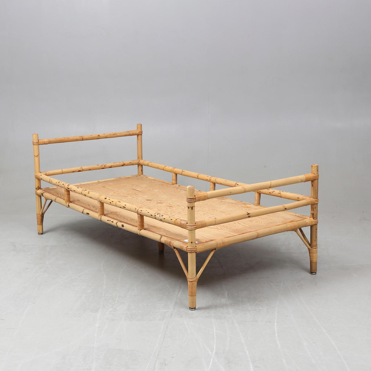 DAYBED/BED, A. Nordquist Rattanmöbel.