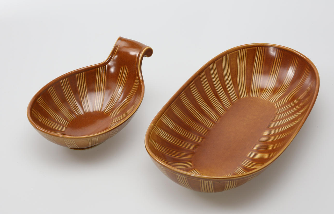 SKÅL OCH FAT i brun glasyr (2). Märkt Gustavsberg Eldorado, Sweden.