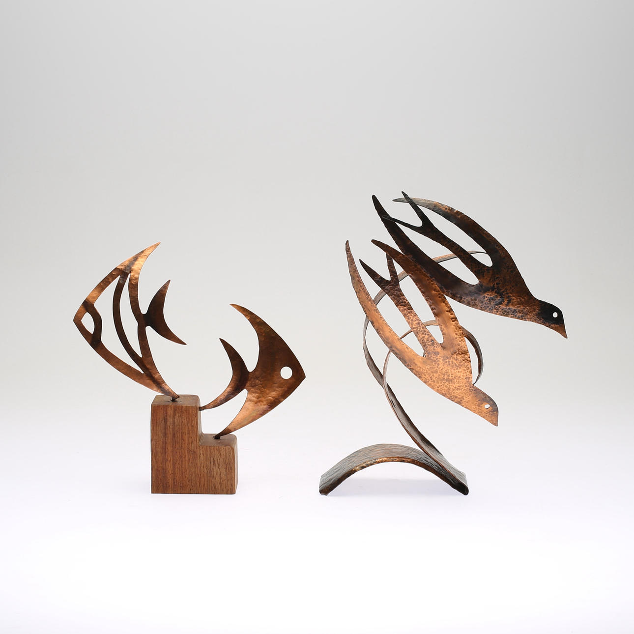 SKULPTURER, 2 st, koppar, signerade AE.