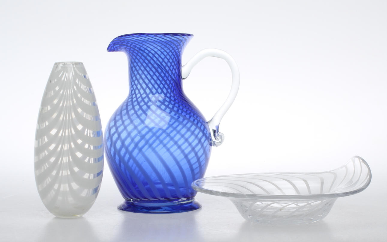 KONSTGLAS 3 delar, bland annat Maija Carlson, Oy Kumela.