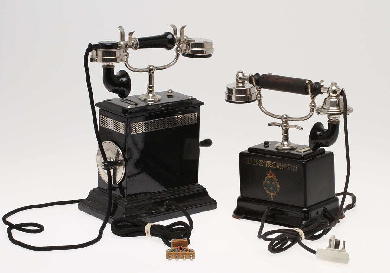 BORDSTELEFONER, 2 st, omkring 1900.