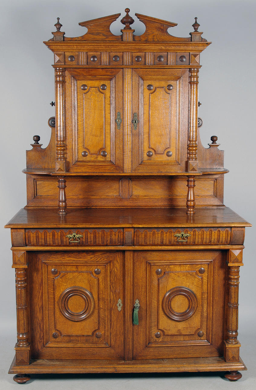 SALONGSSKÅP, ek, nyrenässans, sent 1800-tal.