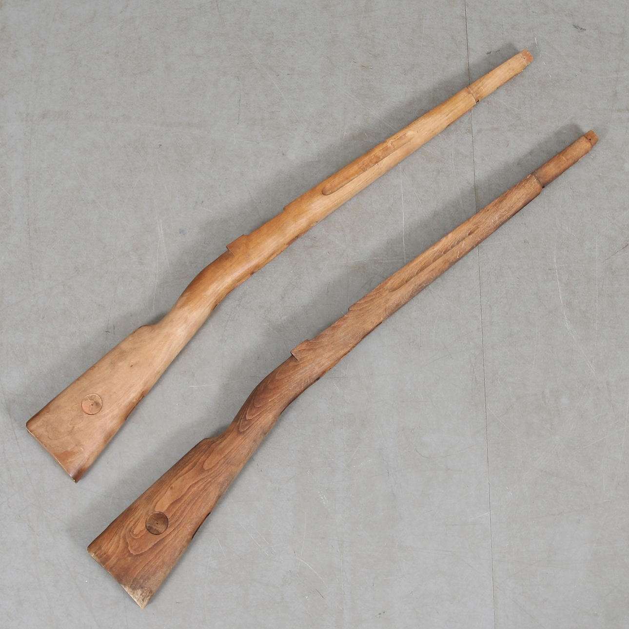 GEVÄRSSTOCKAR, 2 st. Mauser, 18/1900-tal.