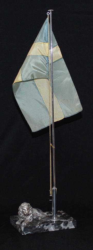 BORDSFLAGGA, nysilver samt marmor, 1900-tal.