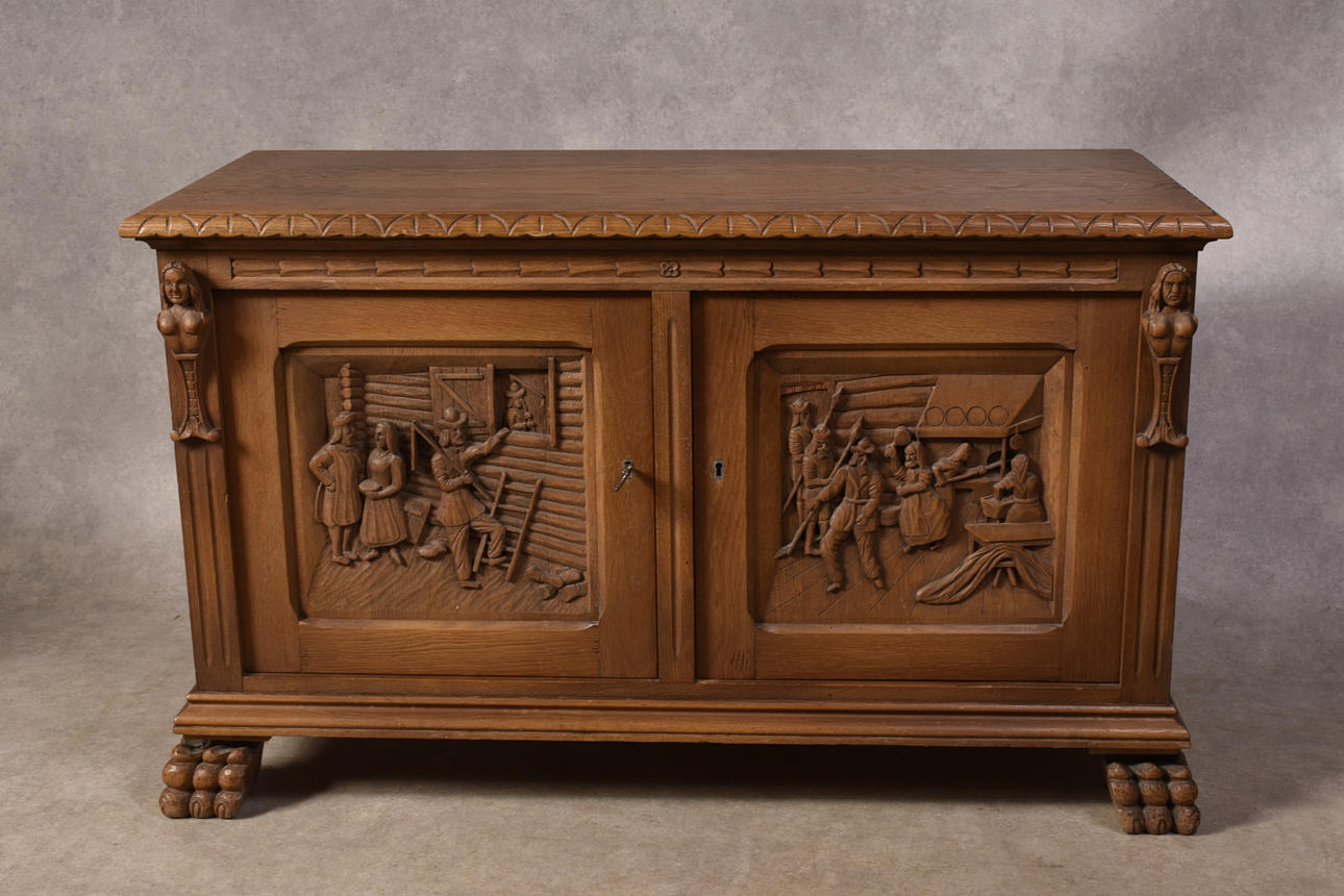 SIDEBOARD aus Holz geschnitzte Figur, die Gustav Wasa darstellt.