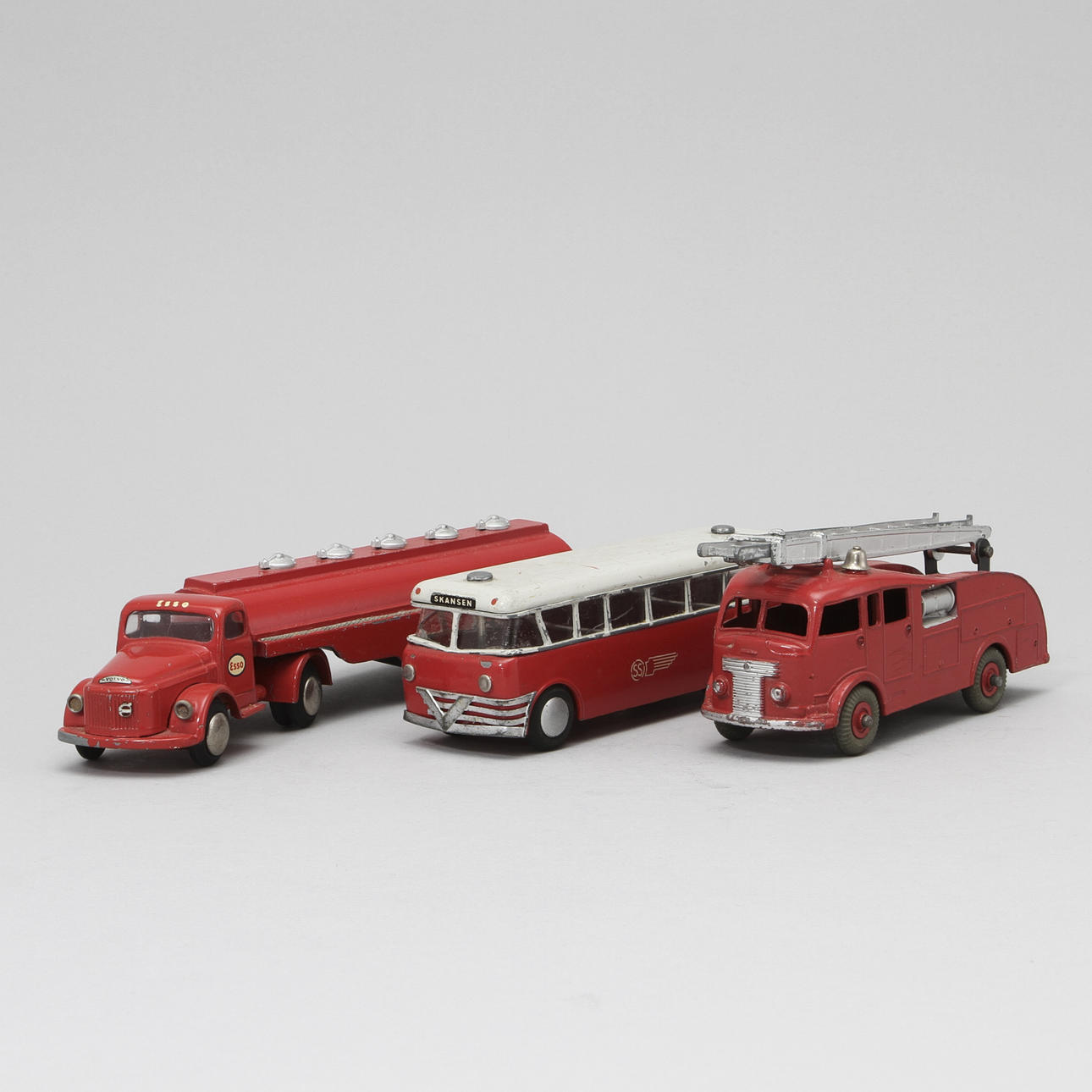 LEKSAKSBILAR, 3st, plåt, 1900-talets mitt.