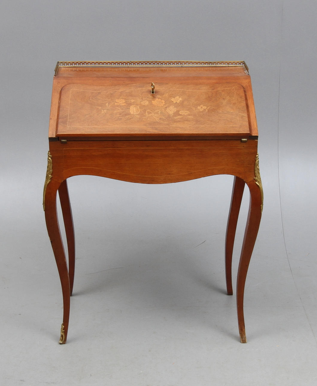 SEKRETÄR, nyrokokostil, 1900-tal.