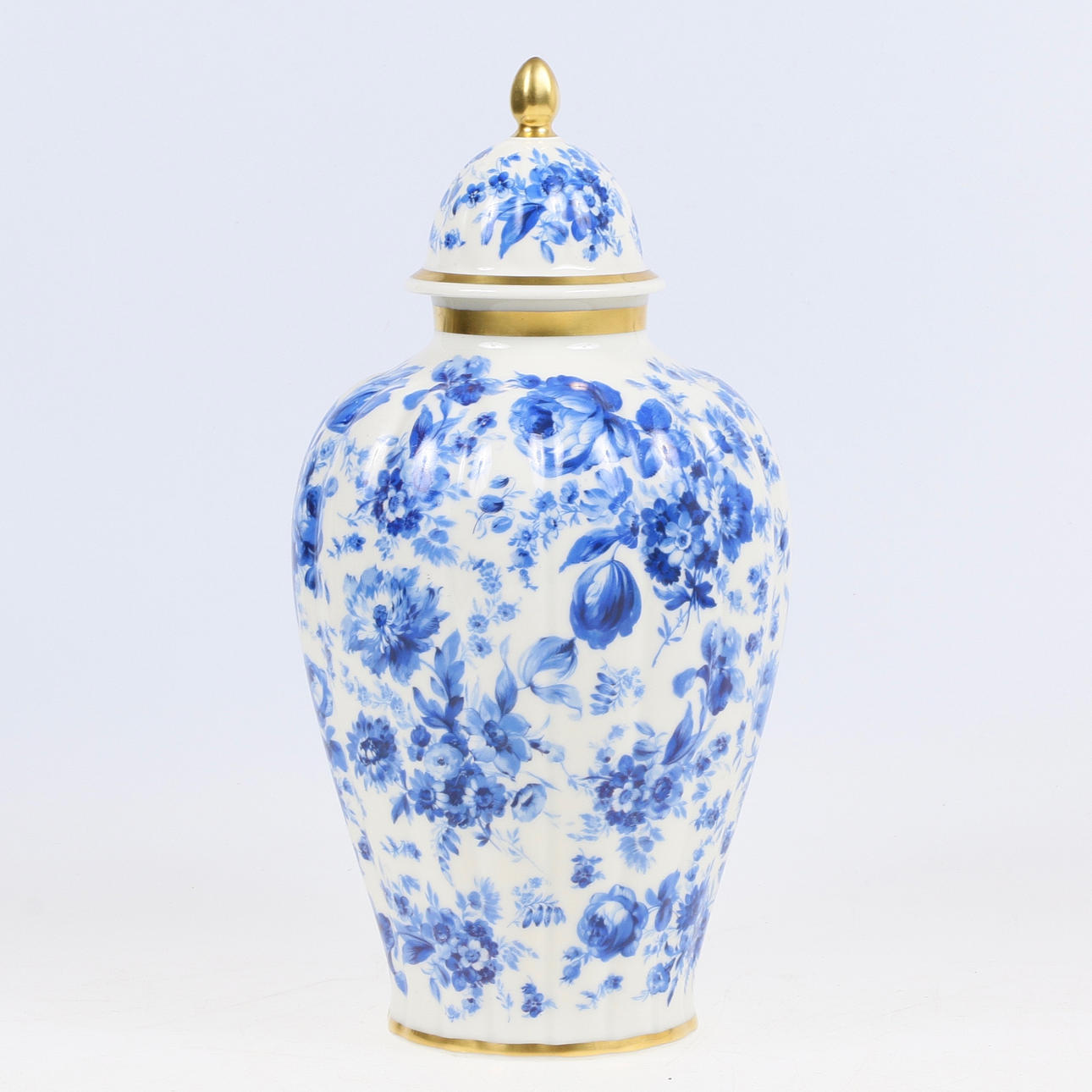 URN, Porcelain, Thomas Ivory, Bavaria, Germany, 1900s.