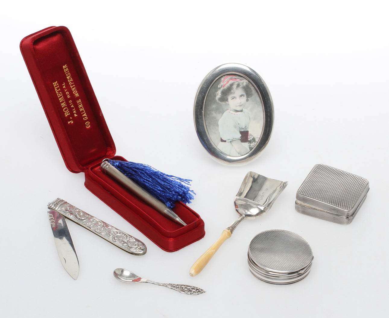 PARTI SILVER 7 delar, bland annat dosor, fickkniv, ram, 1800/1900-tal.