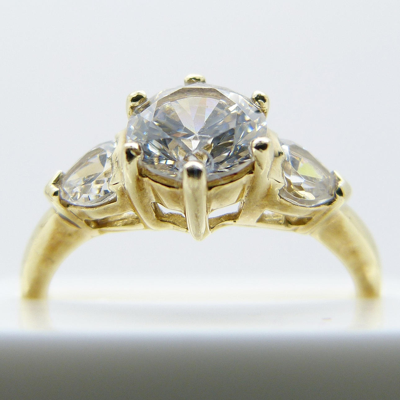 9K GULD KLÄNNING RING.