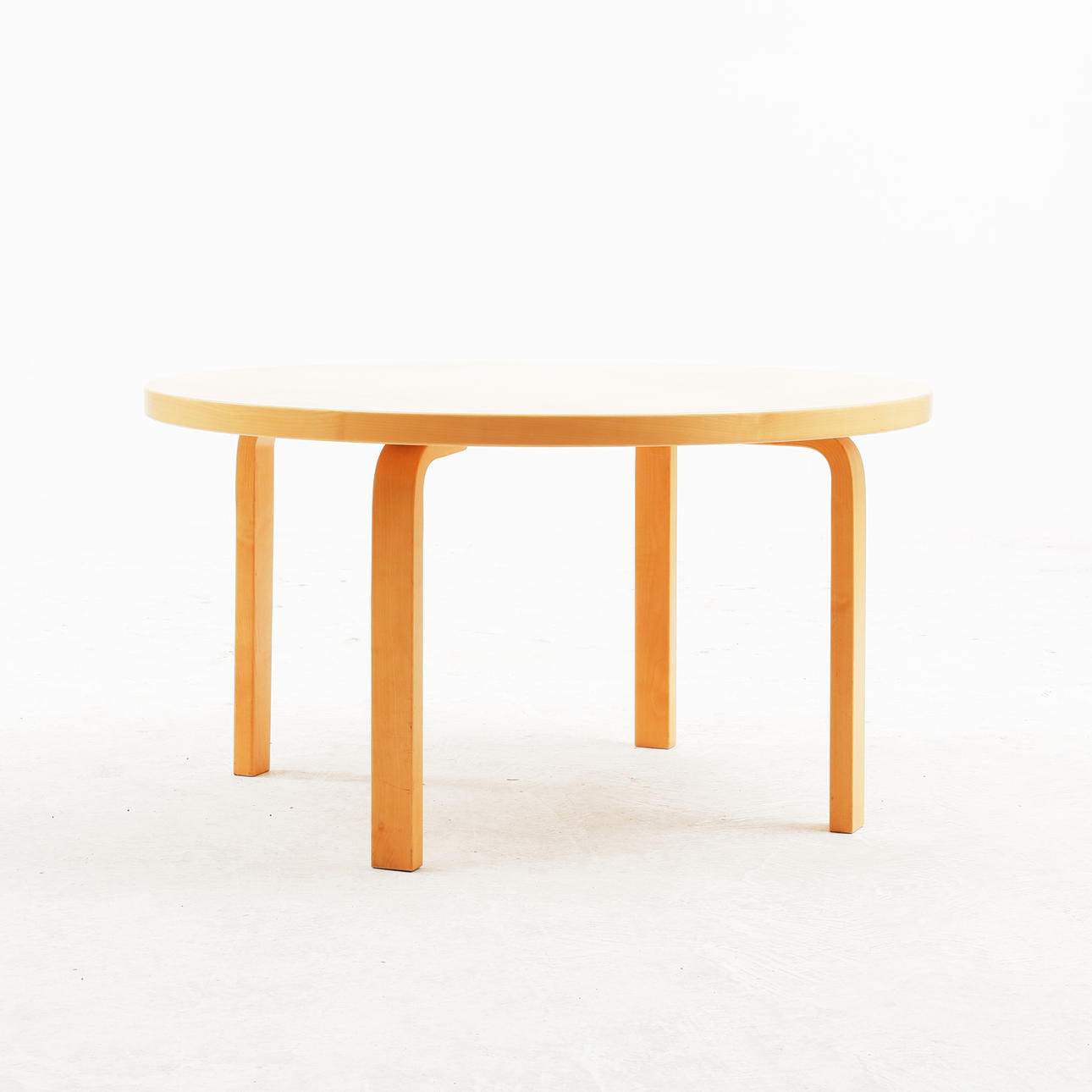 ALVAR AALTO. Soffbord, Artek.