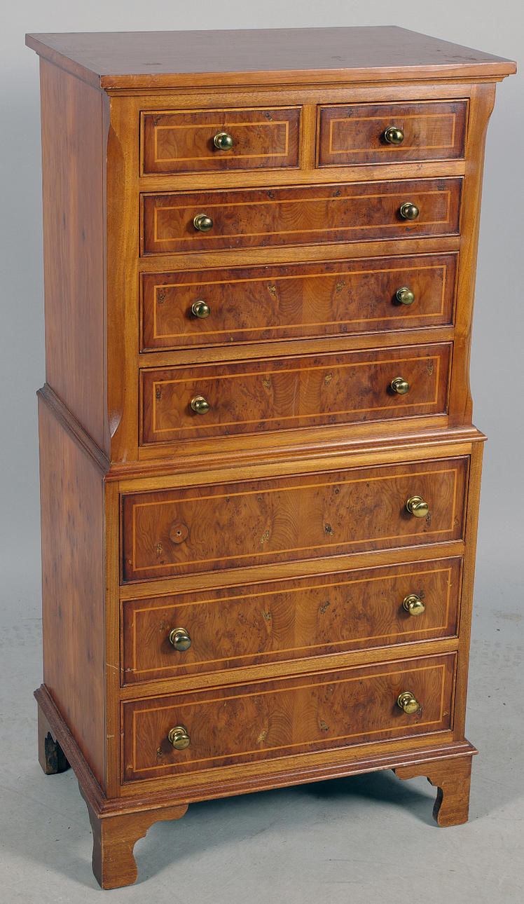 BYRÅ, 8-lådig, idegran, engelsk stil.