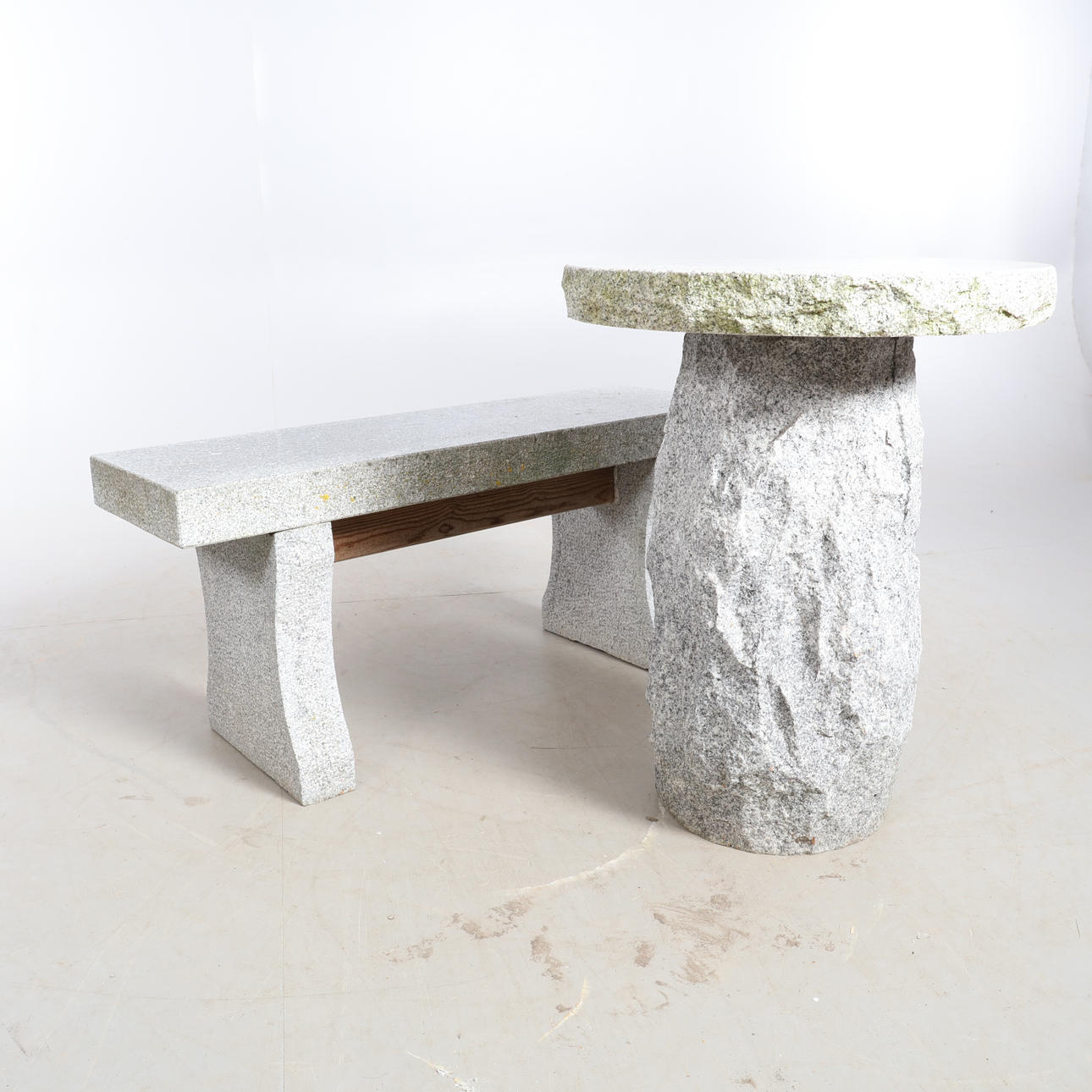 BORD och BÄNK, Granit, samtida.