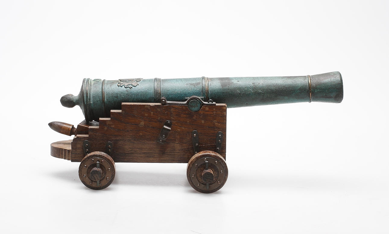 SALUTKANON, Svensk metallkonst AB, Karlskrona.