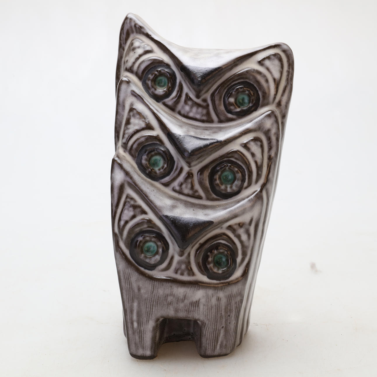 ESTER WALLIN. figurin, ugglor,Upsala Ekeby,1970-tal.