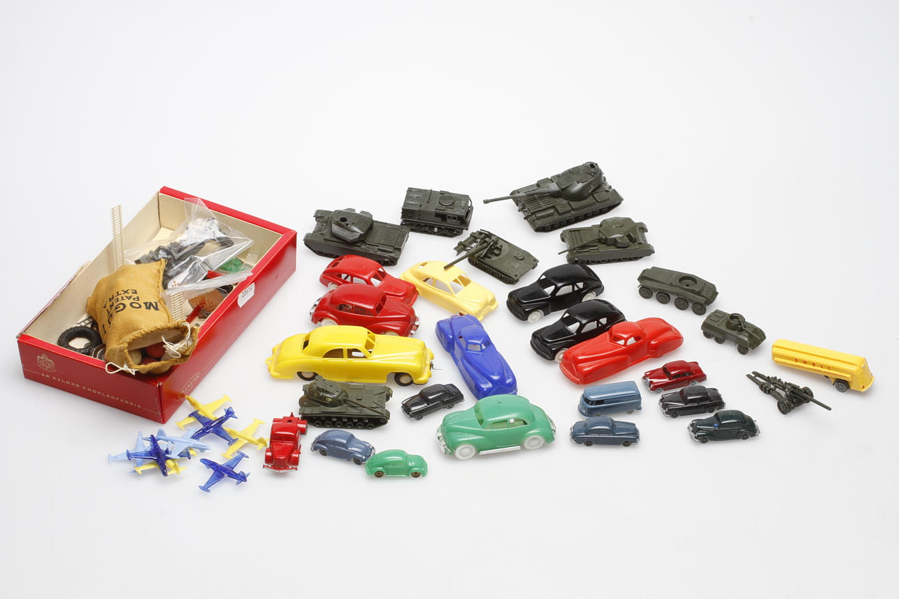 LEKSAKER, plast, bl.a. Cerbo och Brio, 1940-60 tal.