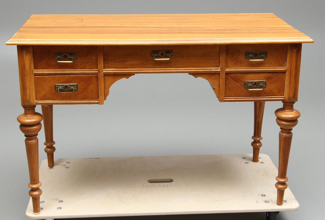 SKRIVBORD, nyrenässans, omkring 1900.