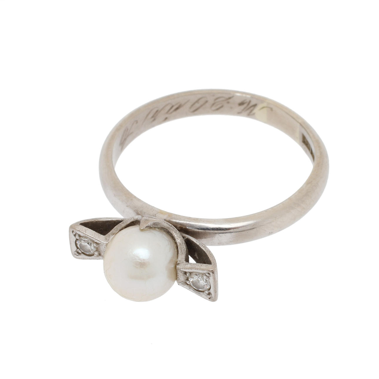 RING, 18k vitguld med 2 diamanter och pärla, Jarl Sandin, 5,5 gram.