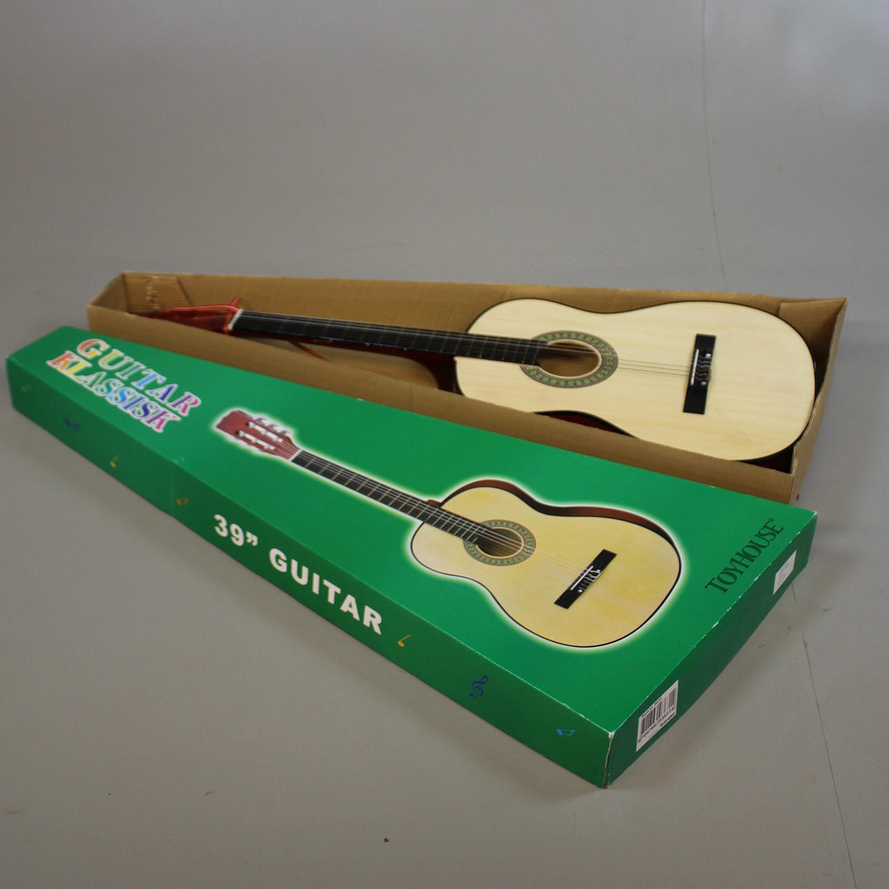 KITARA, akustinen. Lelu talo.