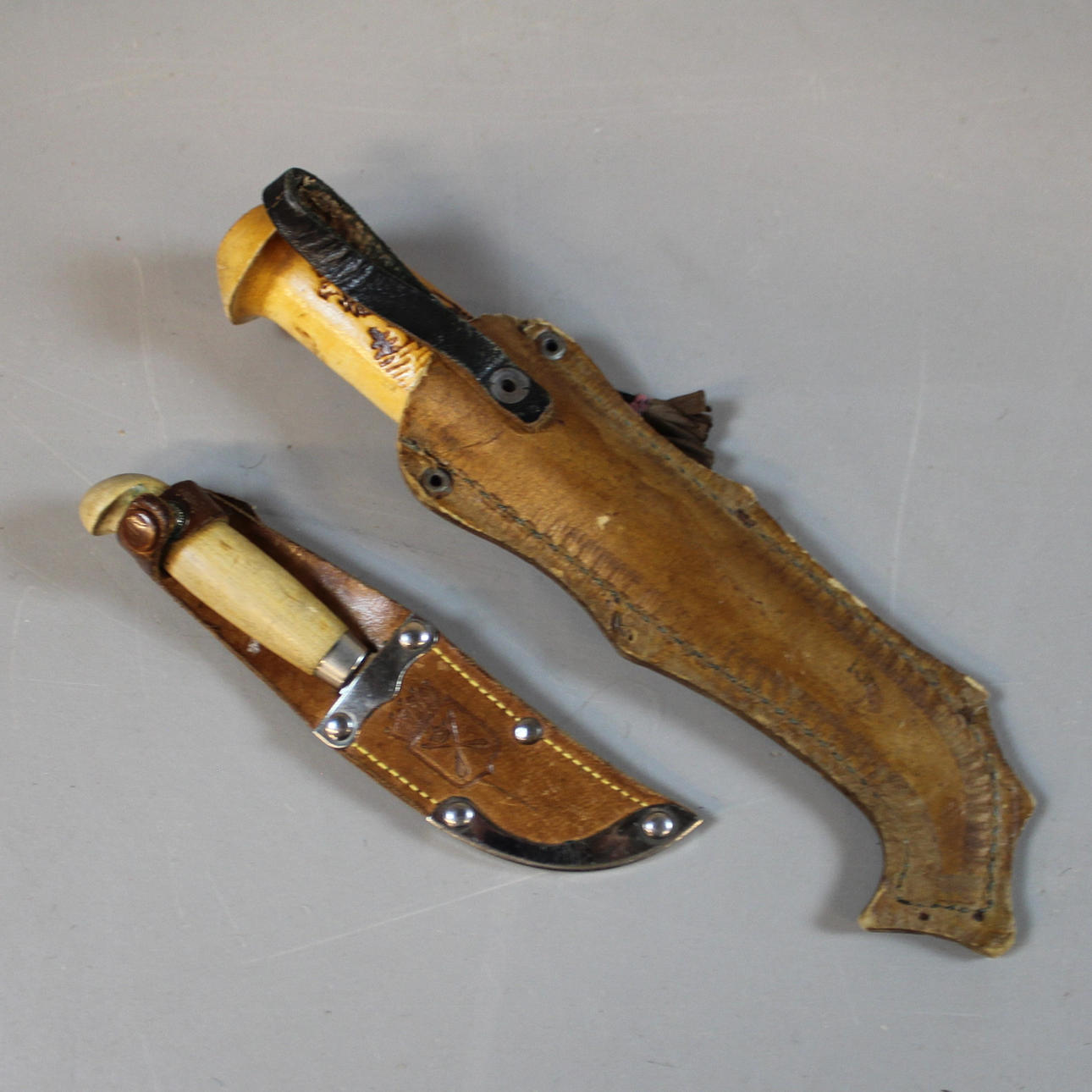 KNIVAR 2 st, lappkniv samt morakniv.