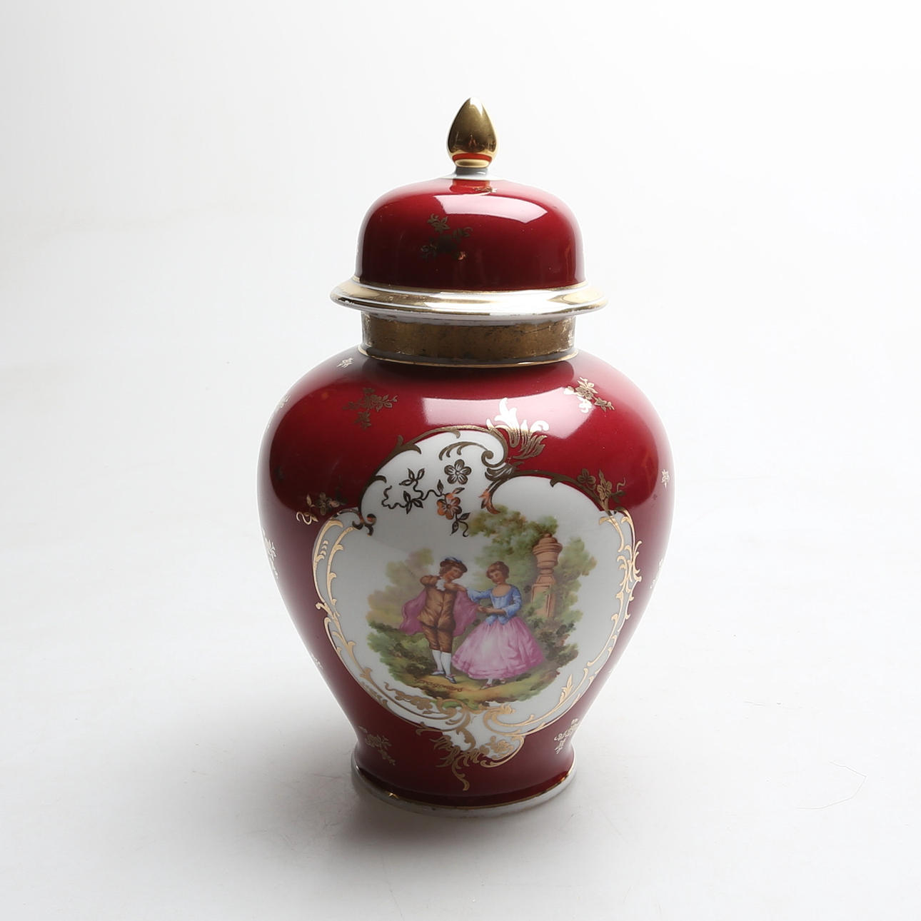 LIDS, porcelain, Trianon, 20th century.