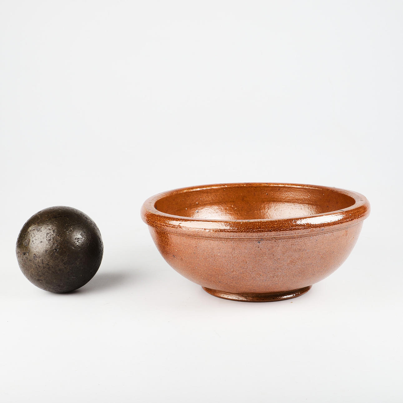 SENAPSSKÅL MED KULA, keramik, Raus.