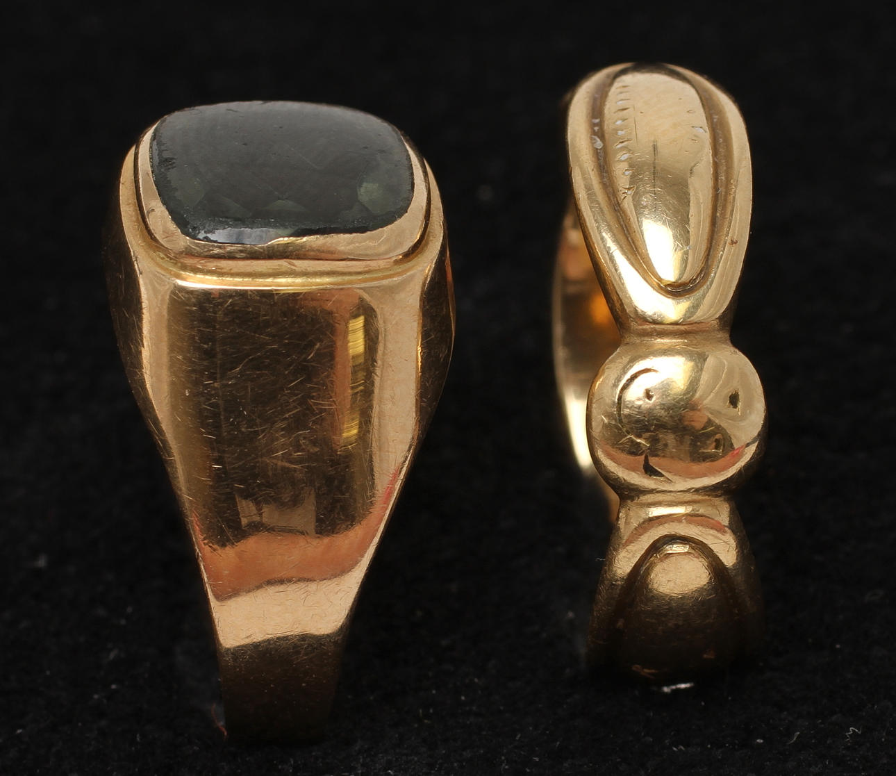RINGAR 2 st, 18k guld. Tot vikt 9,3 g.