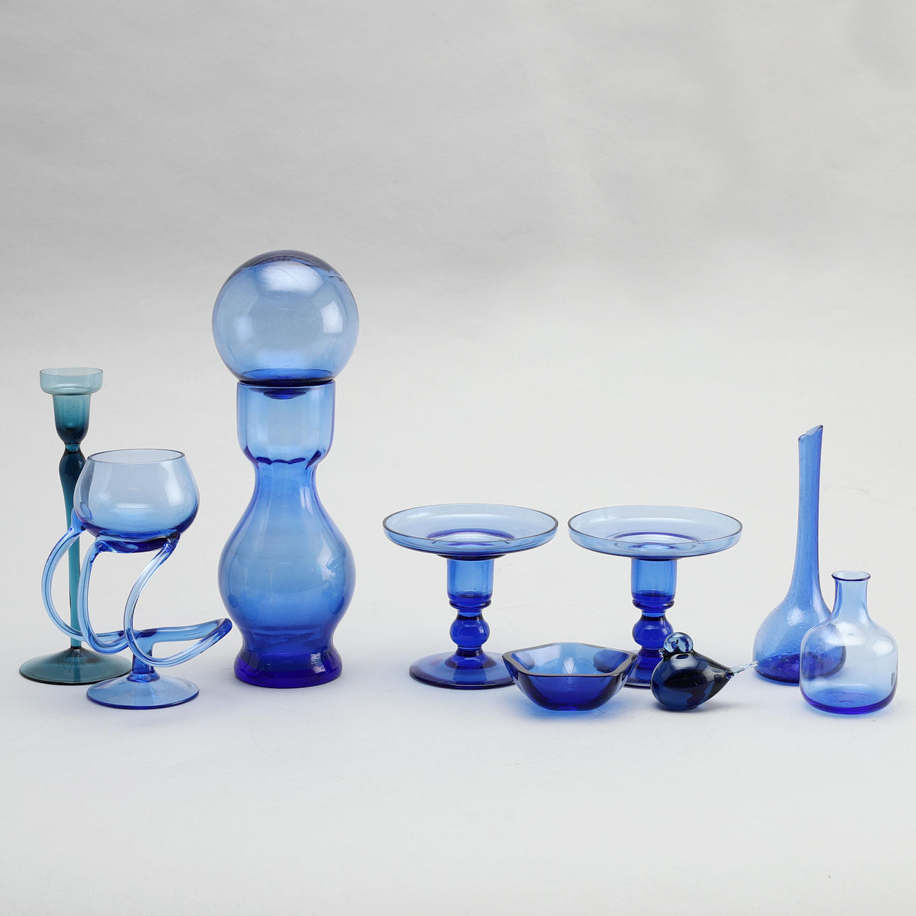 GLASS OBJECTS, 10 pieces 1900s, blue glass mass.