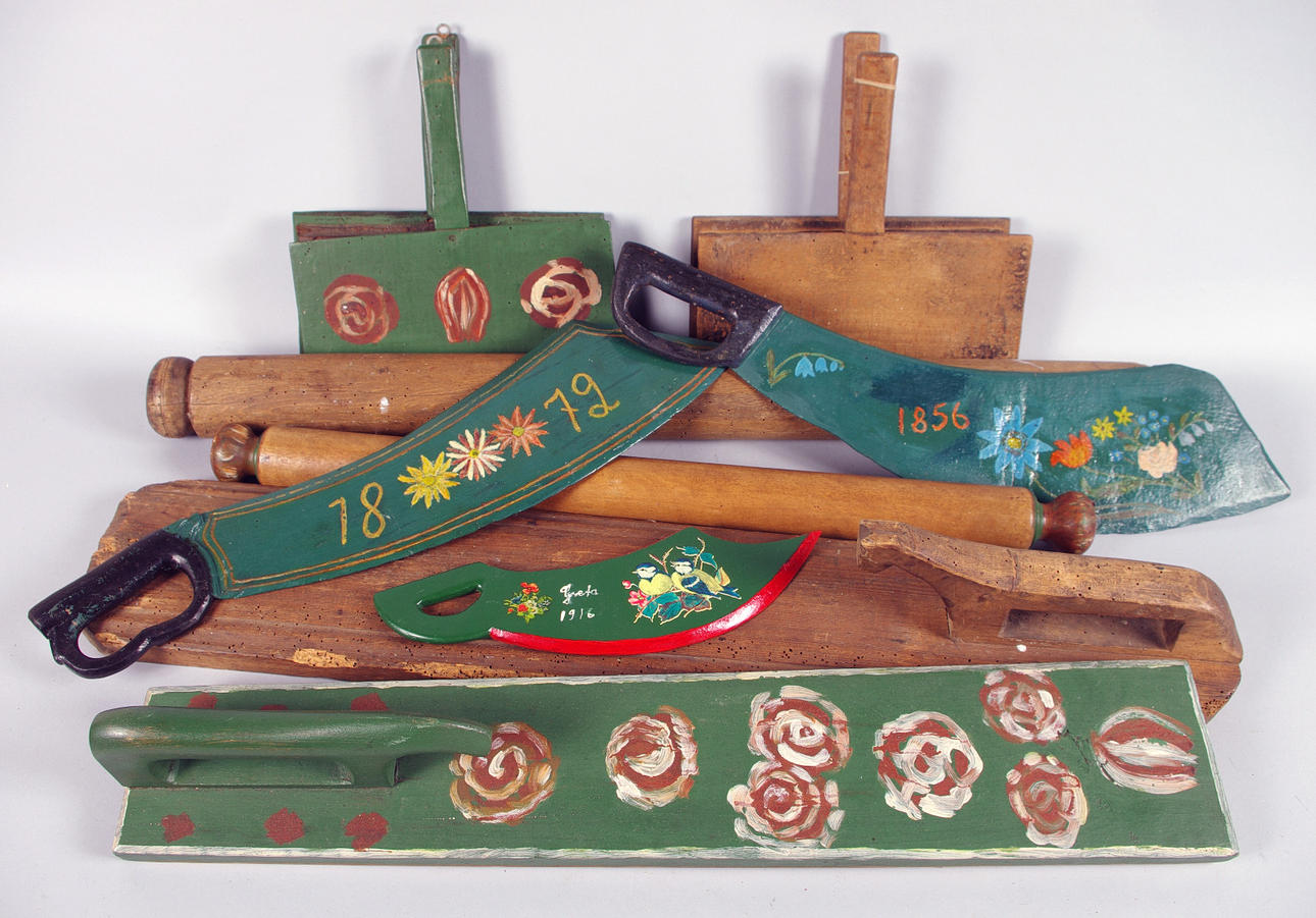 SKÄKTE-, KLAPPTRÄ, KARDOR MM, 9 delar.