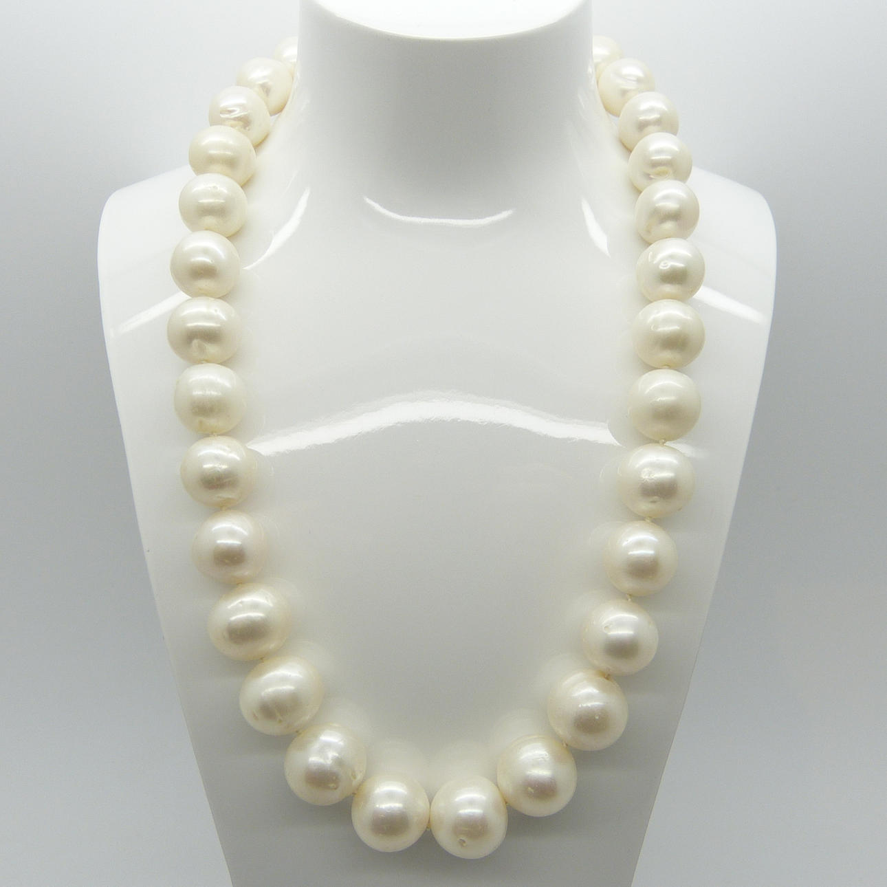 ODLAD PÄRLA & GULDHALSBAND.