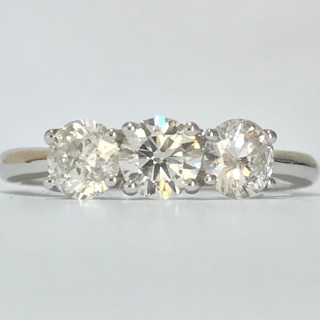 1.07CT THREE STONE DIAMOND RING.