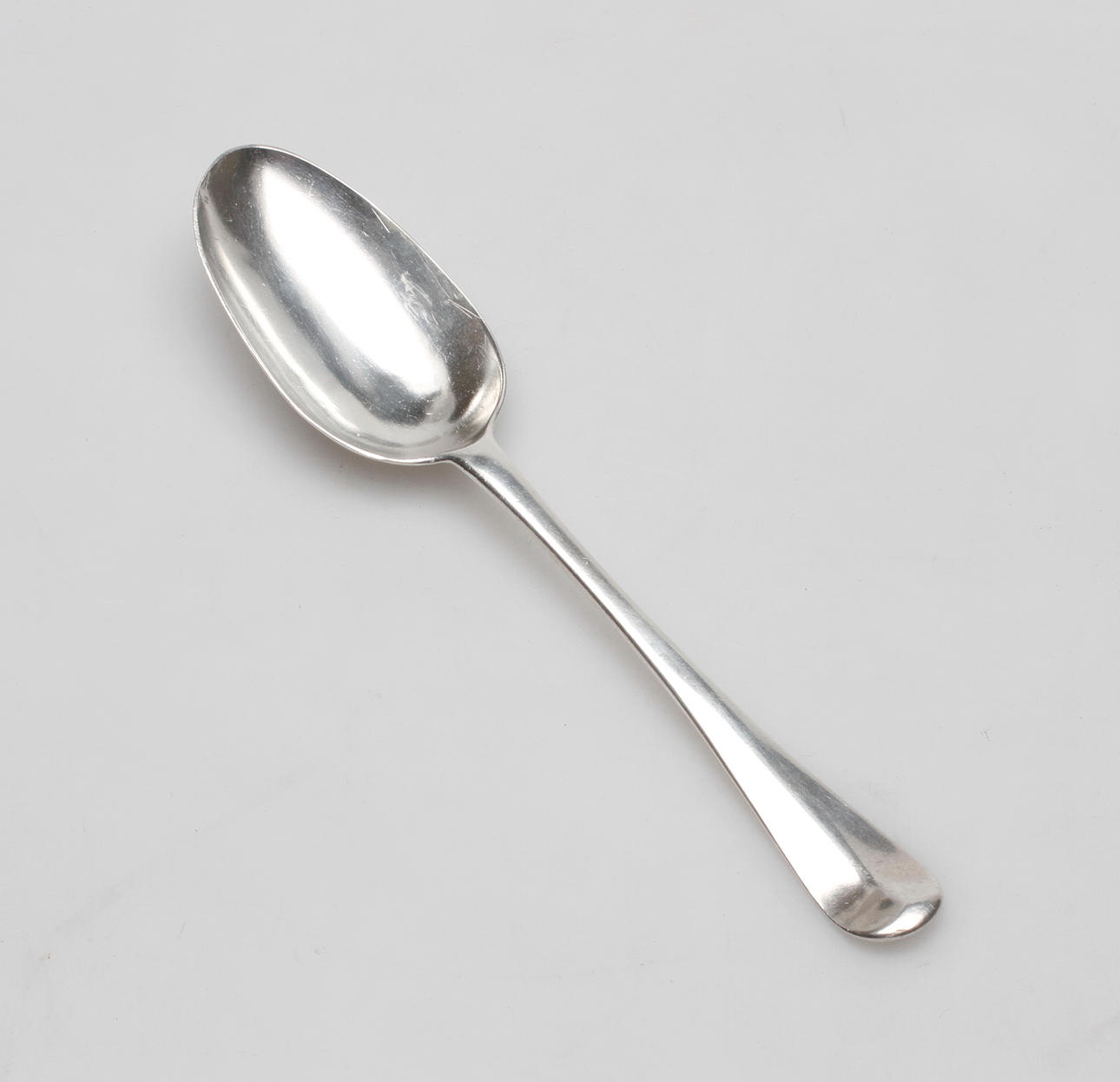 RÅTTSVANSKED, sterling silver, England, London 1730, vikt ca 54 gram.