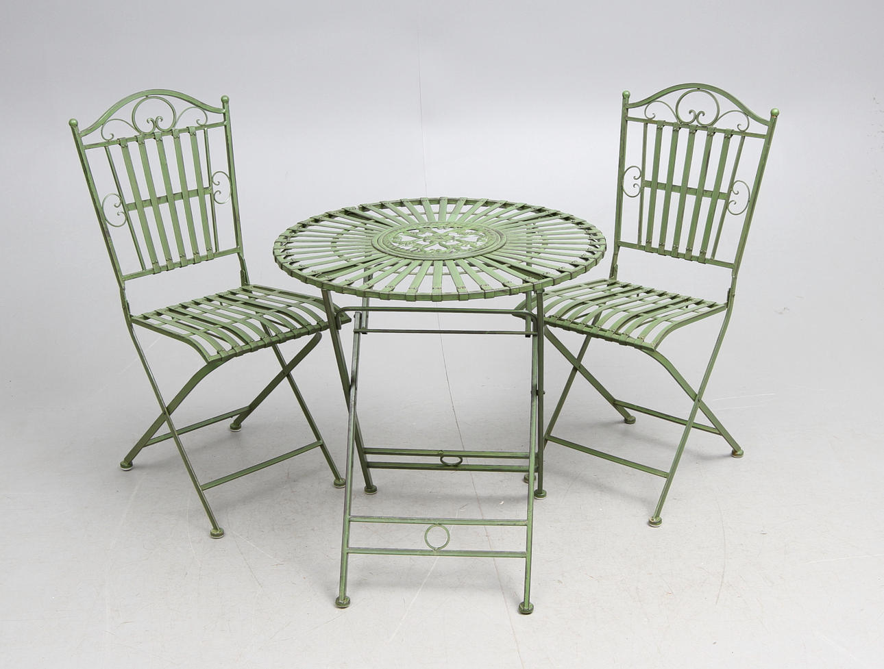 TRÄDGÅRDSGRUPP, 3 delar, smide, 2000-tal.