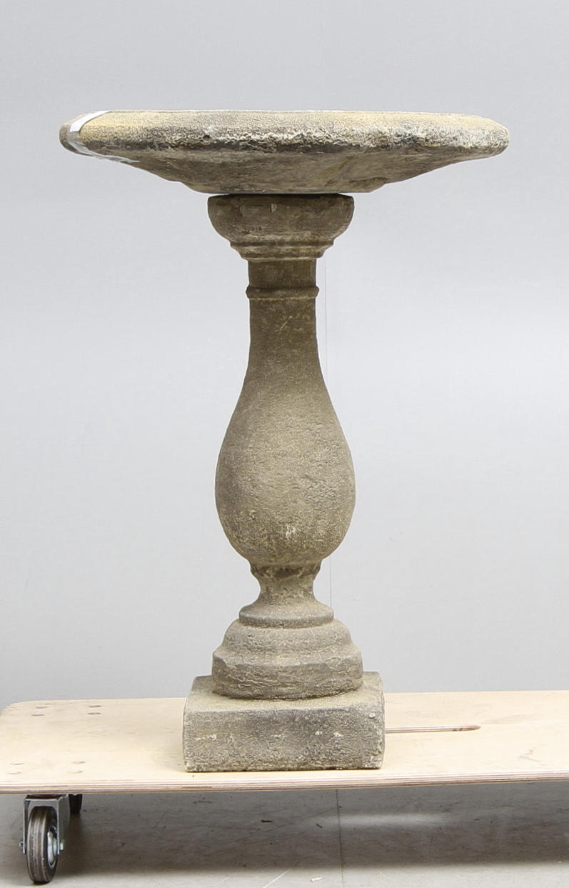 FÅGELBAD, stenmassa, 2000-tal.