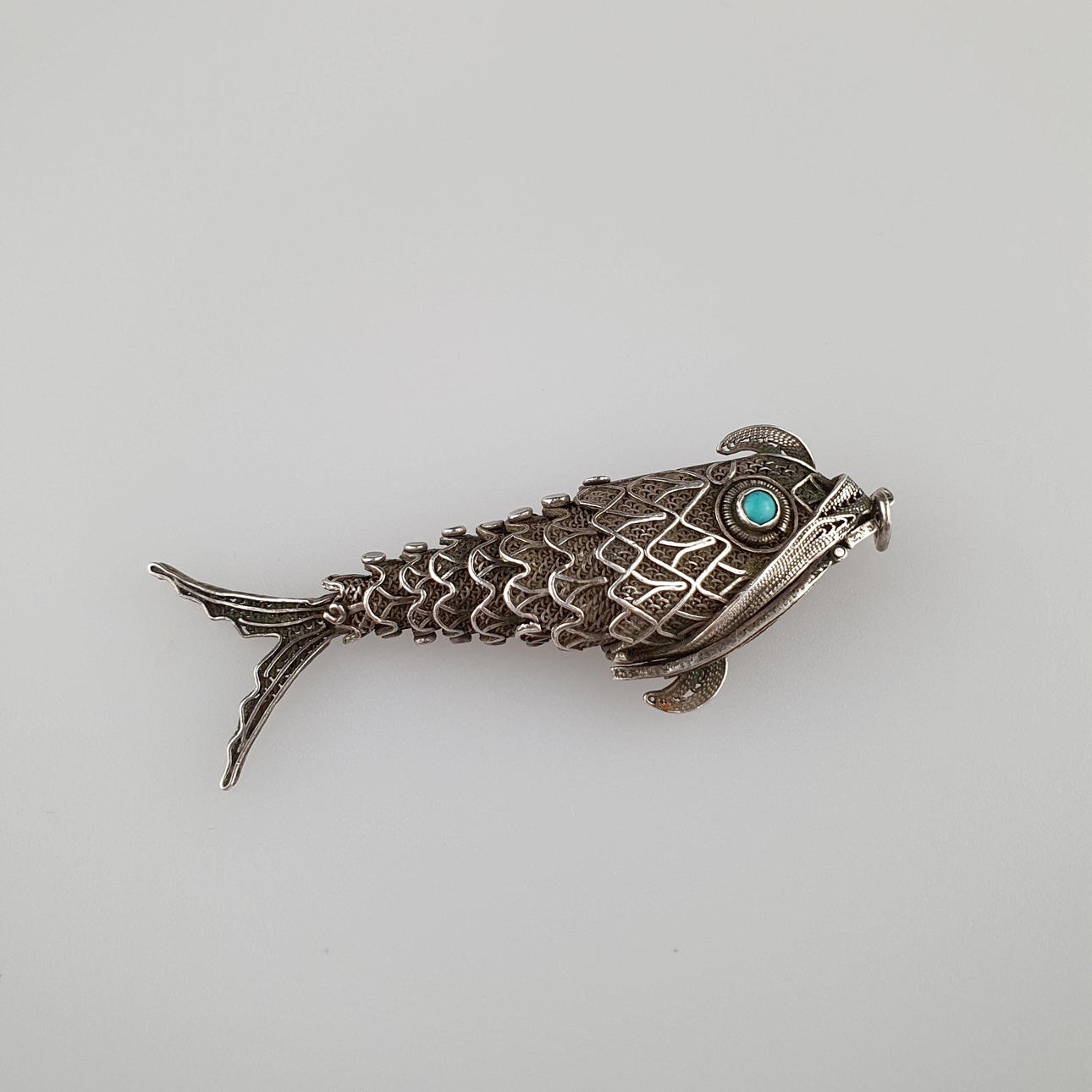 --COLGANTE PEZ - China, plata.